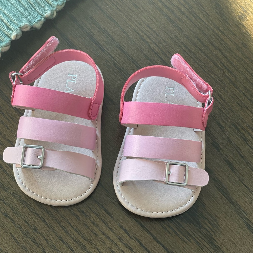 NWOT✅ The Children’s Place infant sandals 💗